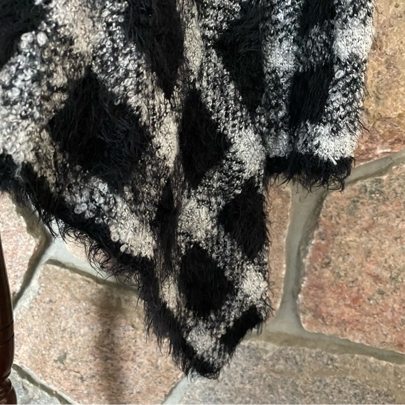 ⭐️HOST PICK!⭐️Cozy black and white waterfall cardigan sweater - Picture 5 of 6